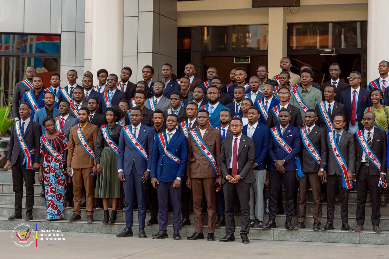 PARLEMENT DES JEUNES/KINSHASA : DES MEMBRES REJETTENT UN NOUVEAU BUREAU PROVISOIRE ET RÉCLAMENT DES ÉLECTIONS